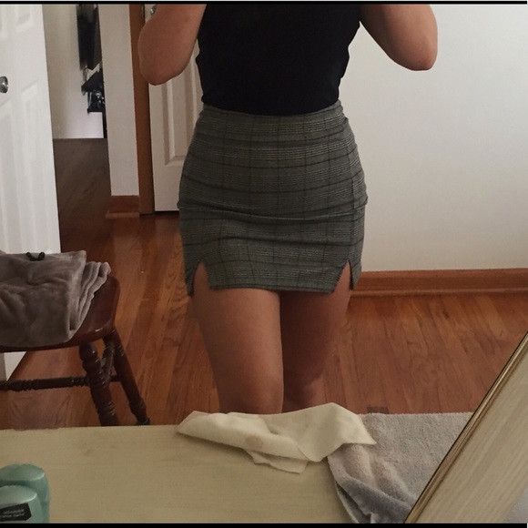 Brandy Melville Dresses & Skirts - Pacsun (brandy Melville) plaid skirt Brandy Melville Dresses & Skirts - Pacsun (brandy Melville) plaid skirt